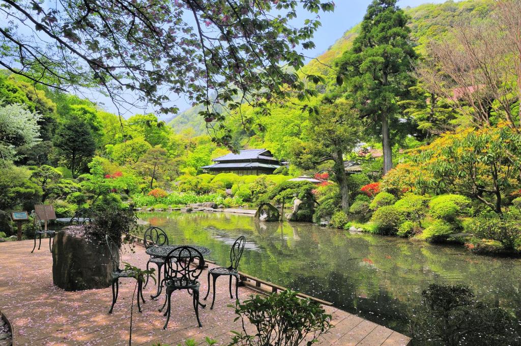 Yoshiike Ryokan stunning vast garden