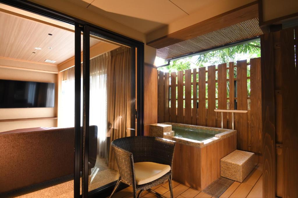 Yumotokan room with private onsen