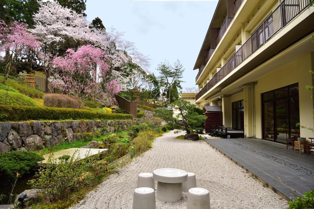 Yunohana Resort Suisen zen garden