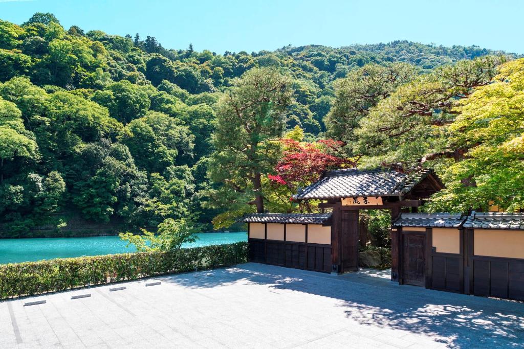 suiran main entrance with views of the river