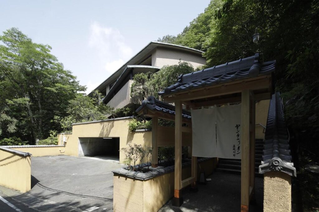 Centurion Hakone Bettei main entrance