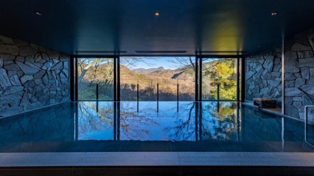 Fufu Hakone onsen with views of the mountains