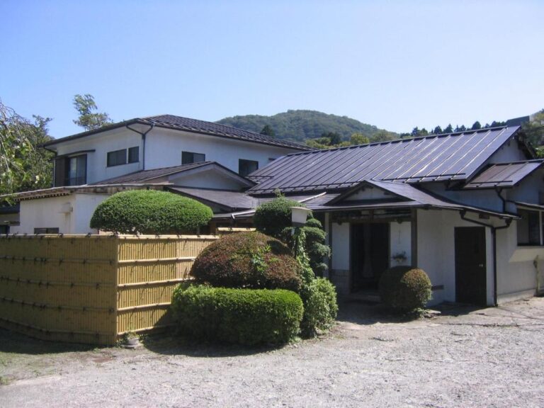 Fuji-Hakone Guest House main entrance