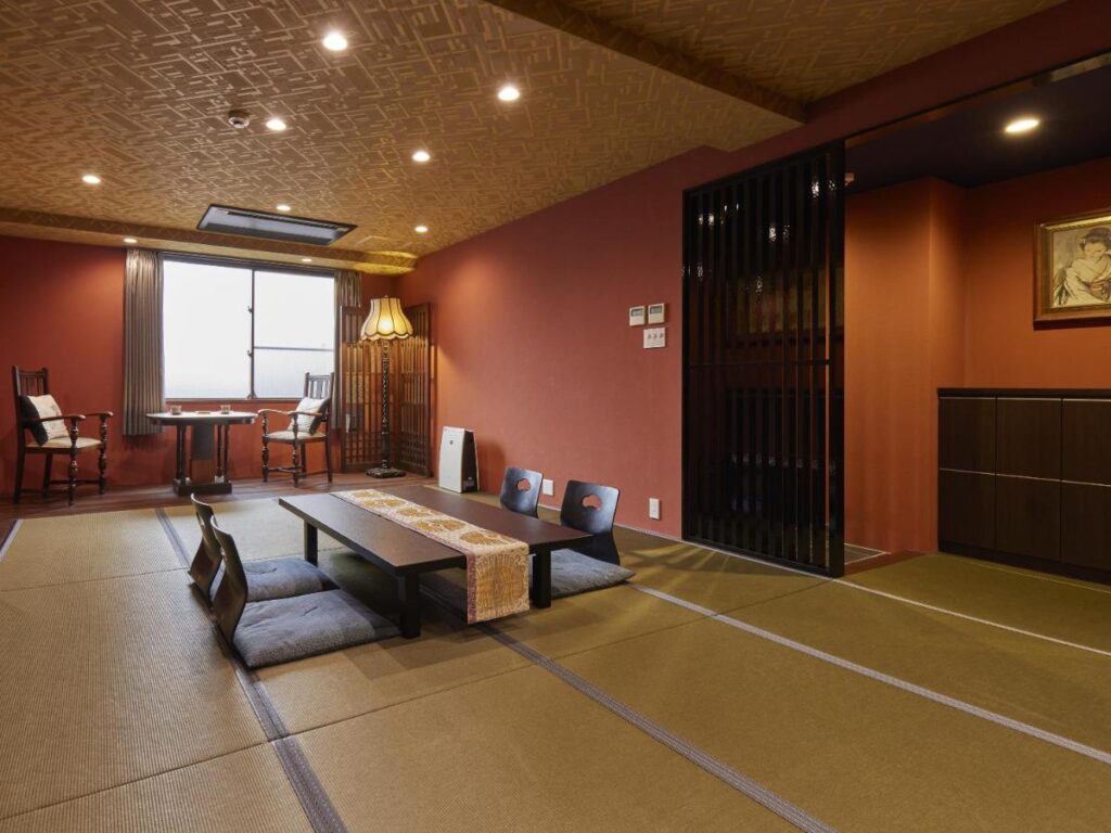 Gion Shinmons family room