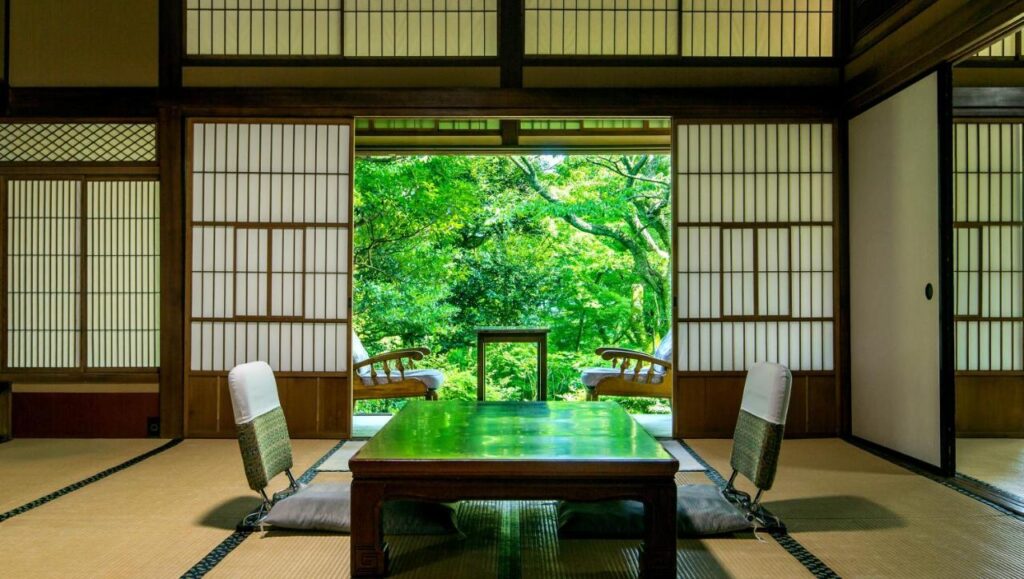 Gora Kansuiro stunning resting tatami areas with views of the foliage