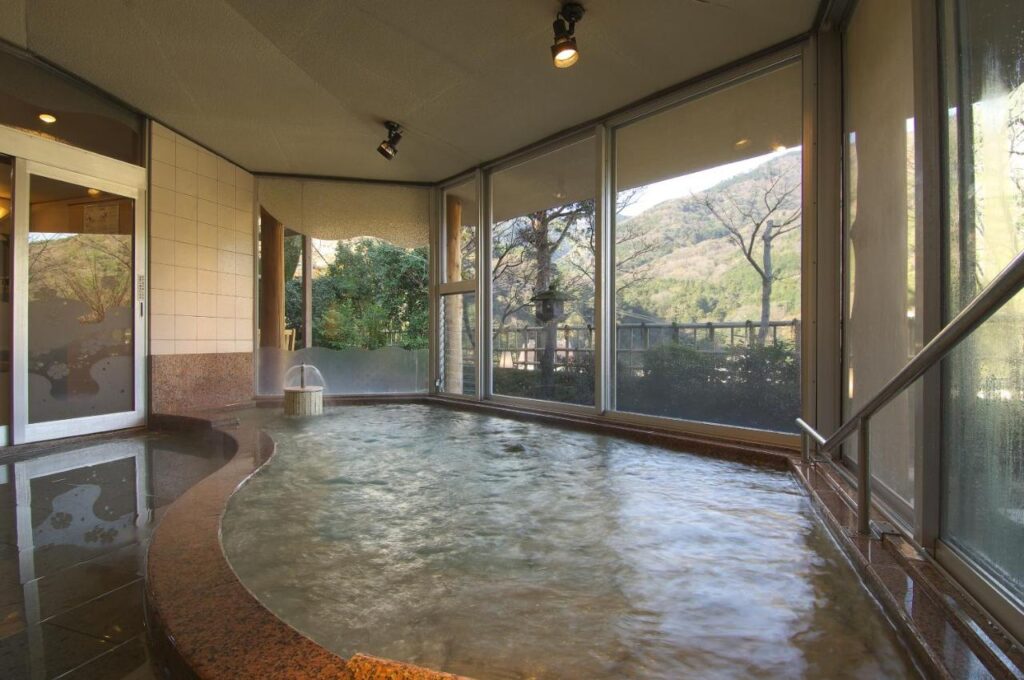 Gyokutei interior hot spring bath