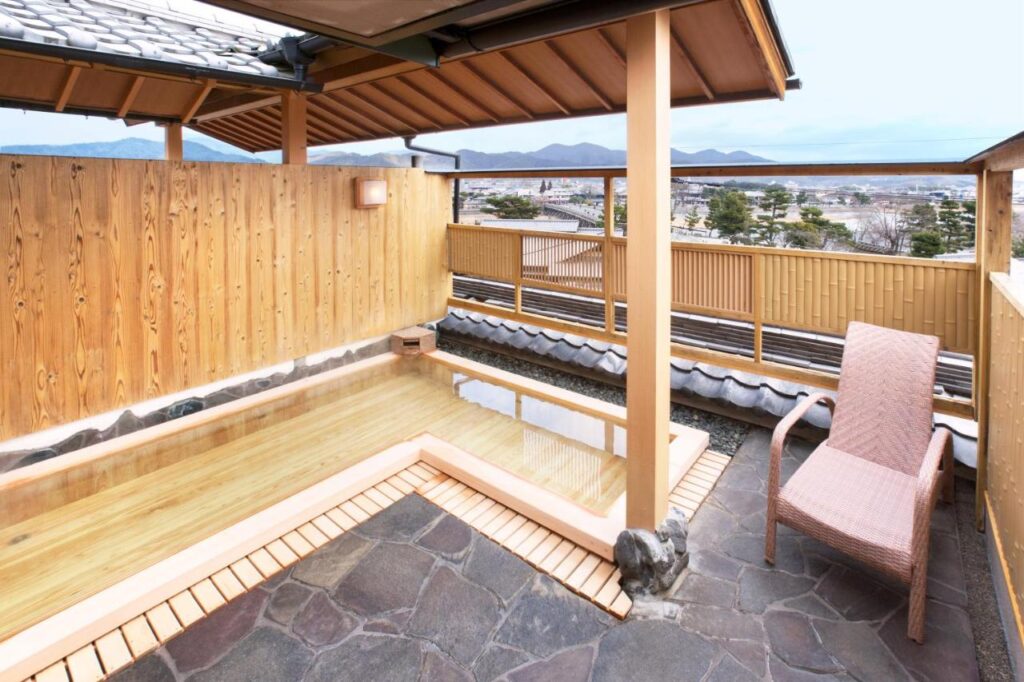 Hanaikada Ryokan openair bath with city views