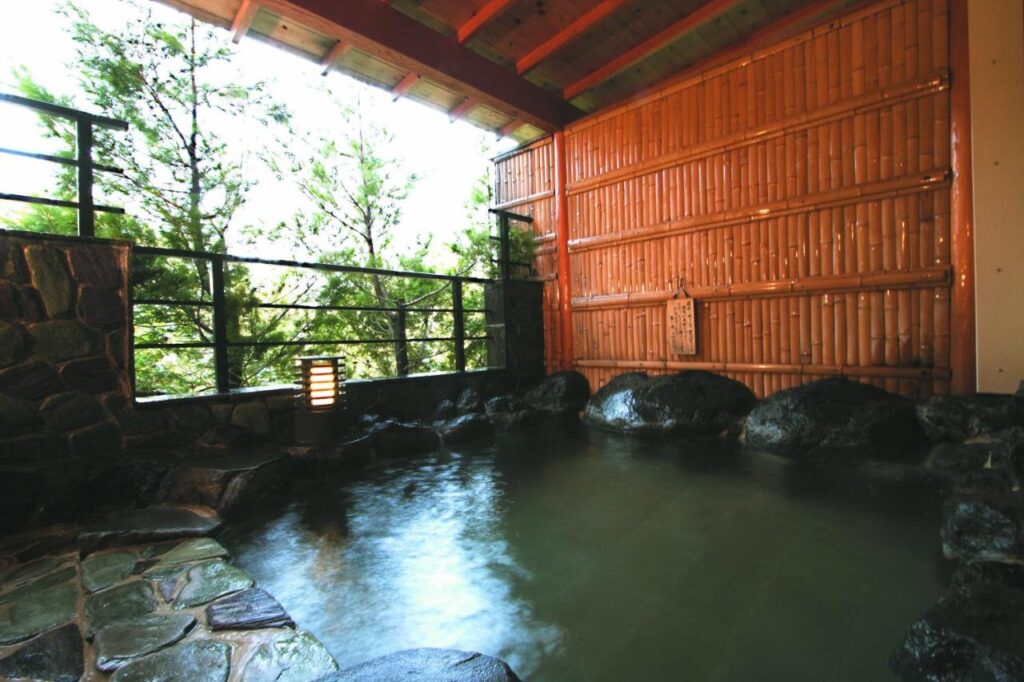 Hananoyado Fukuya semi open air onsen