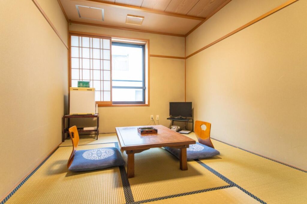 Hifumi Ryokan small tatami room