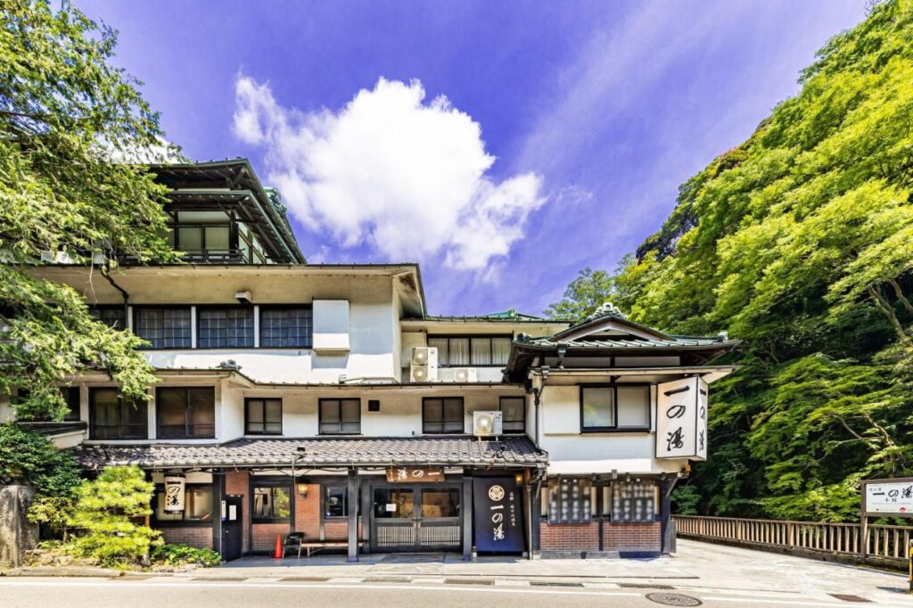 Ichinoyu Honkan main entrance