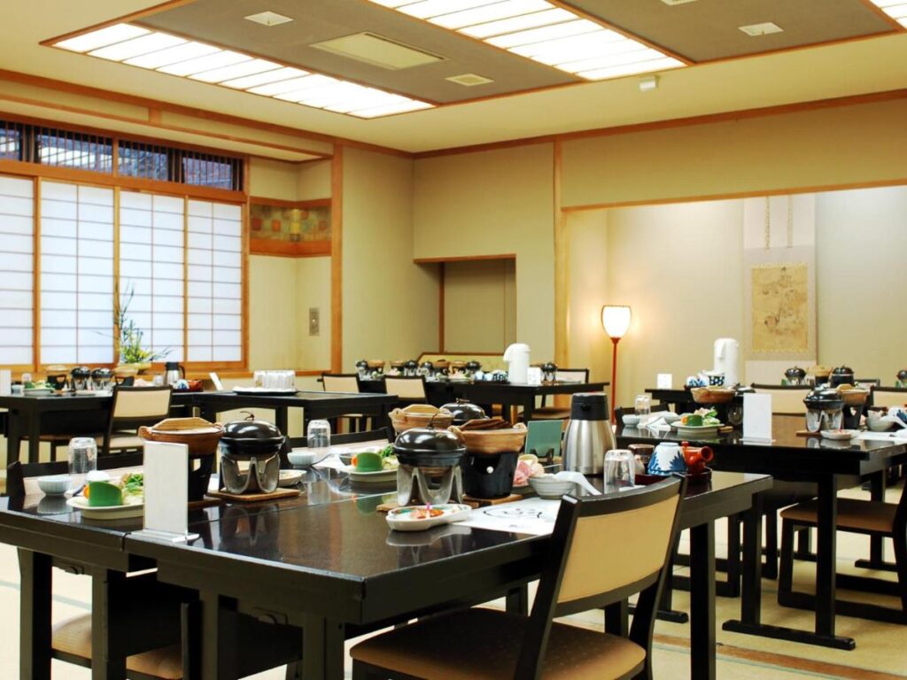 Kinokuniya Ryokan dining area