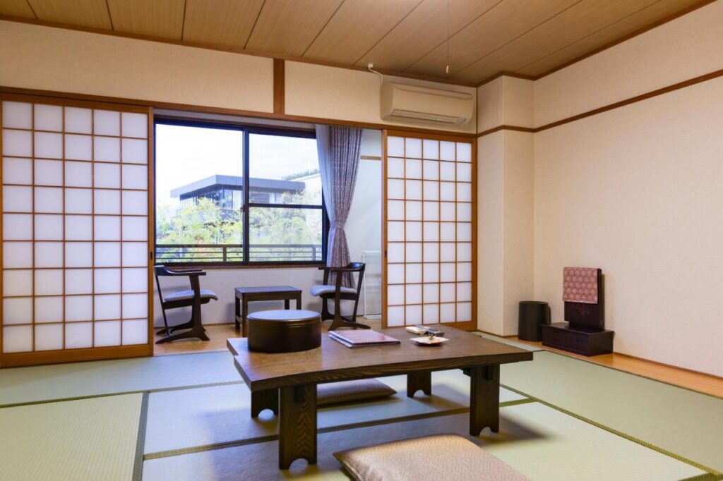 Kyoto Higashiyamaso room with tatami floor