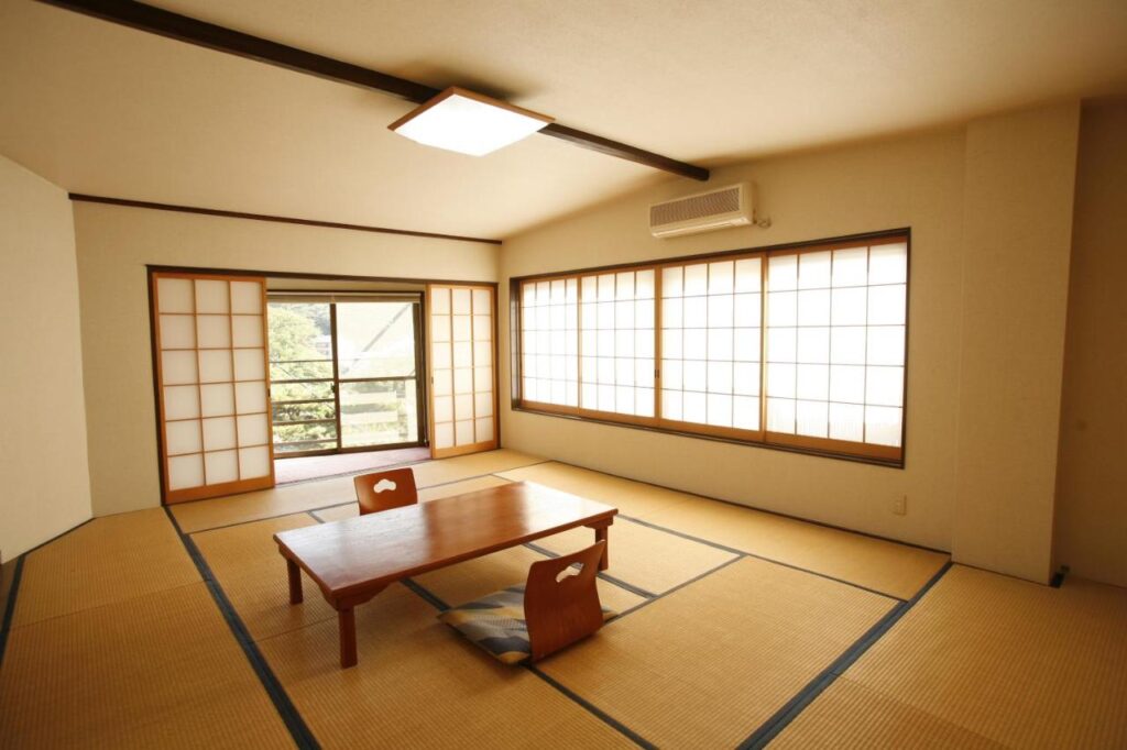 Masutomi Ryokan traditional room with tatami