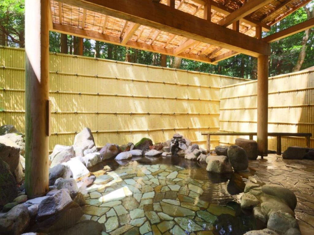 Mizunoto rock bed onsen