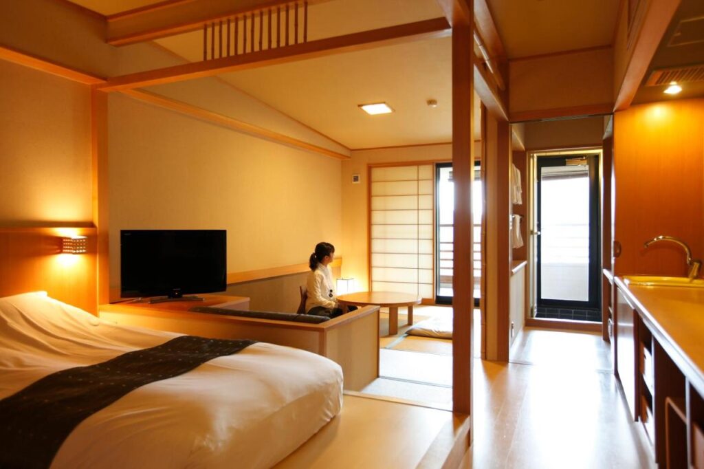 Mizunoto western style bedroom with tatami area