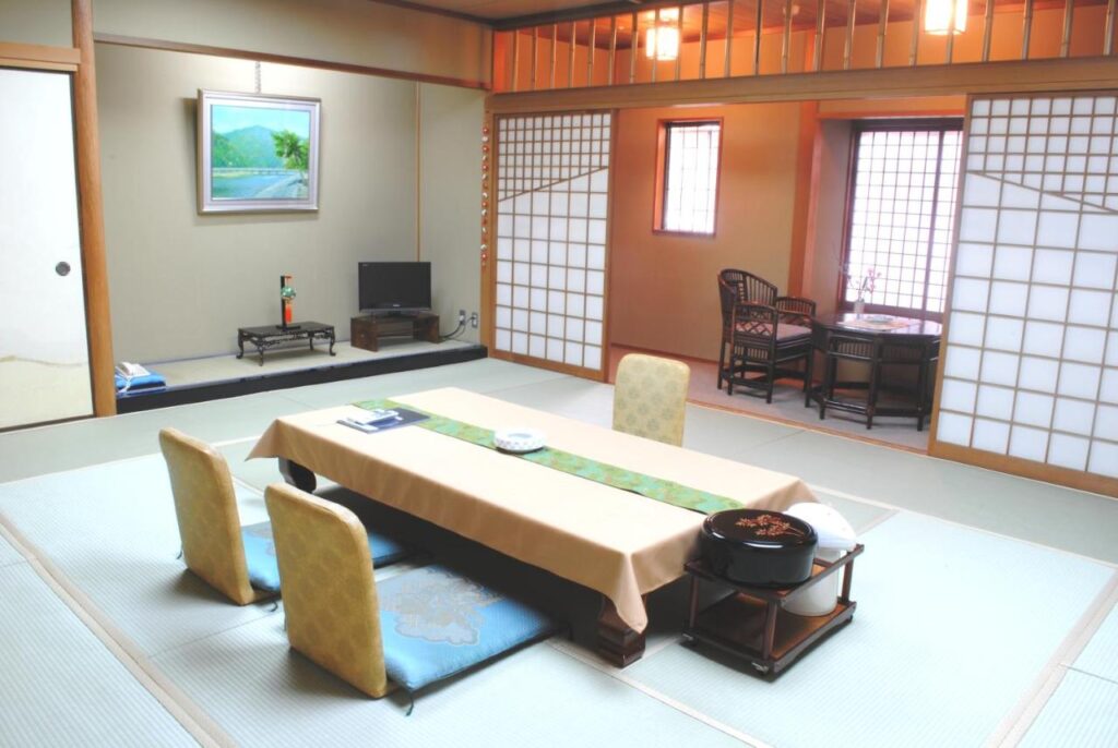 Nissho Besso family room