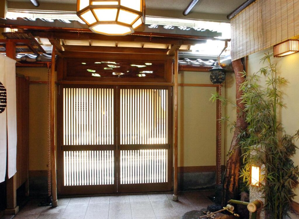 Ryokan Motonago entrance gate