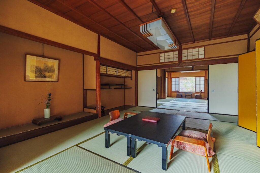 Ryokan Motonago family room