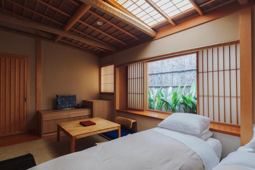 Ryokan Motonago western style room