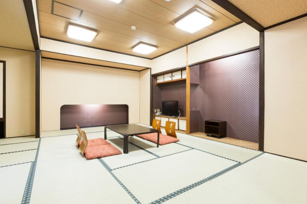 Ryokan Sanoya large tatami room