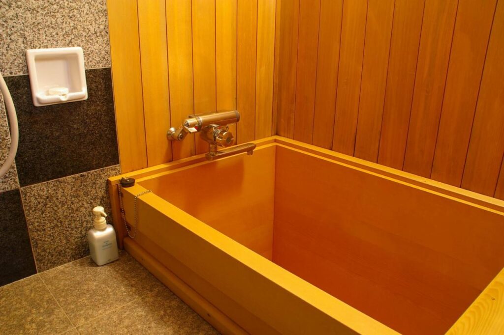 Seikoro Ryokan hinoki bath