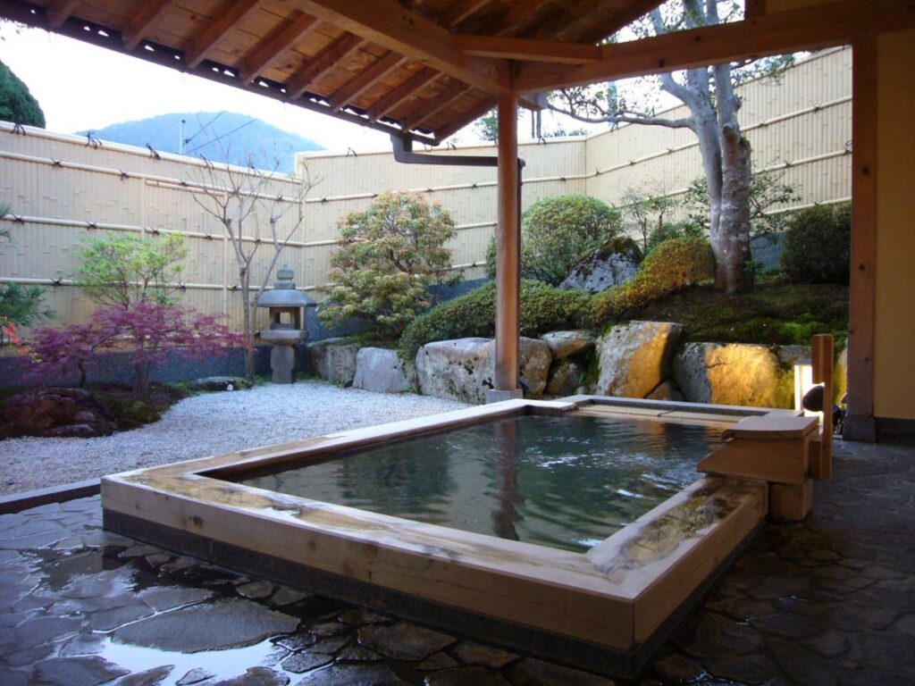 Seryo Ryokan open air hinoki bath