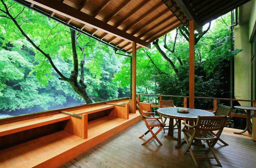 Shiunso relaxing terrace with forest views