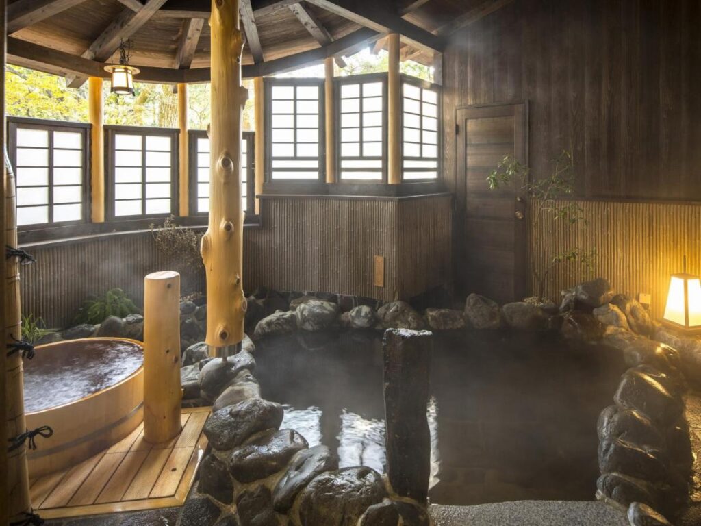 Suiun bedrock and hinoki onsen