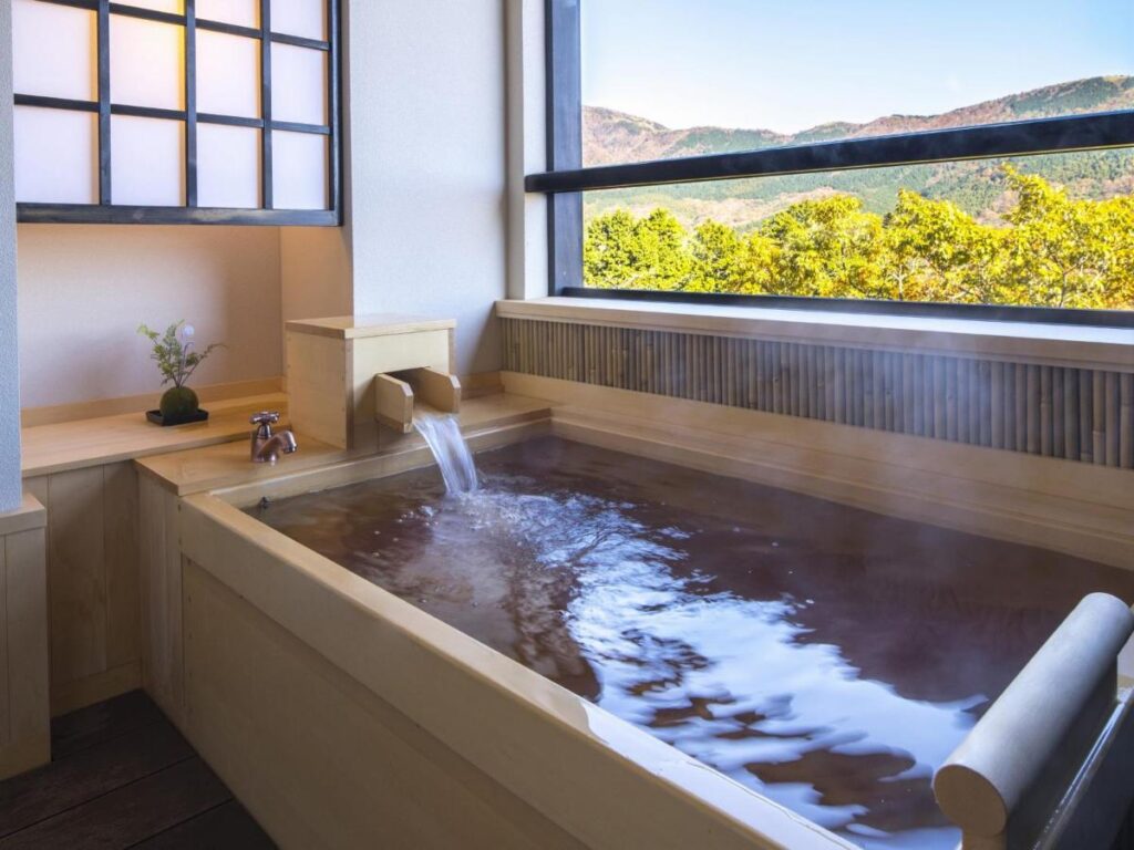 Suiun room with private onsen