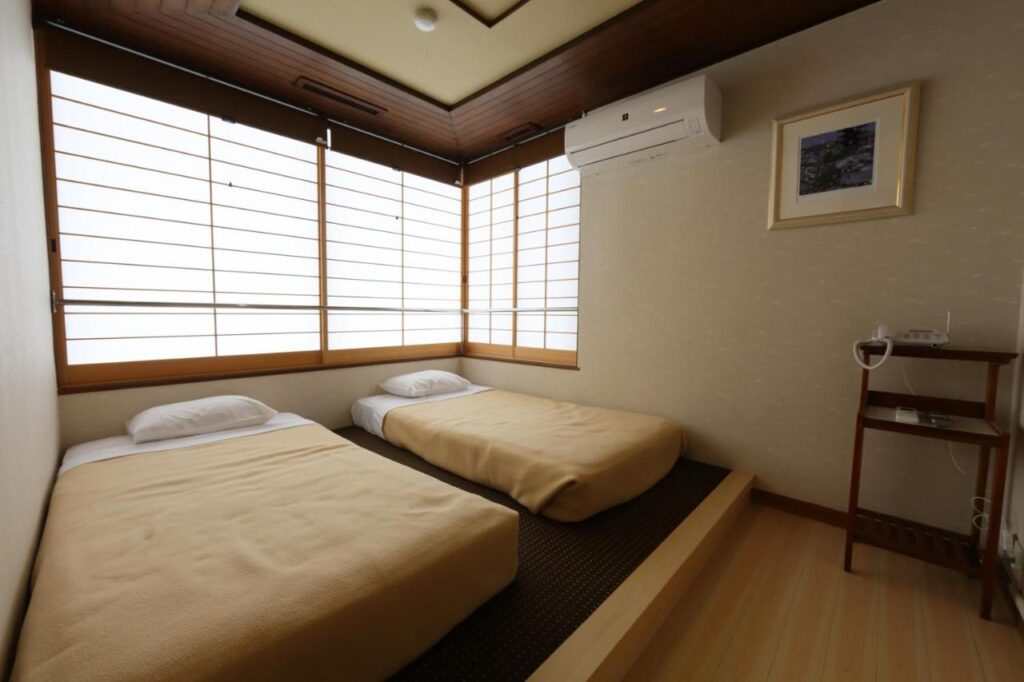 Tazuru Ryokan twin room