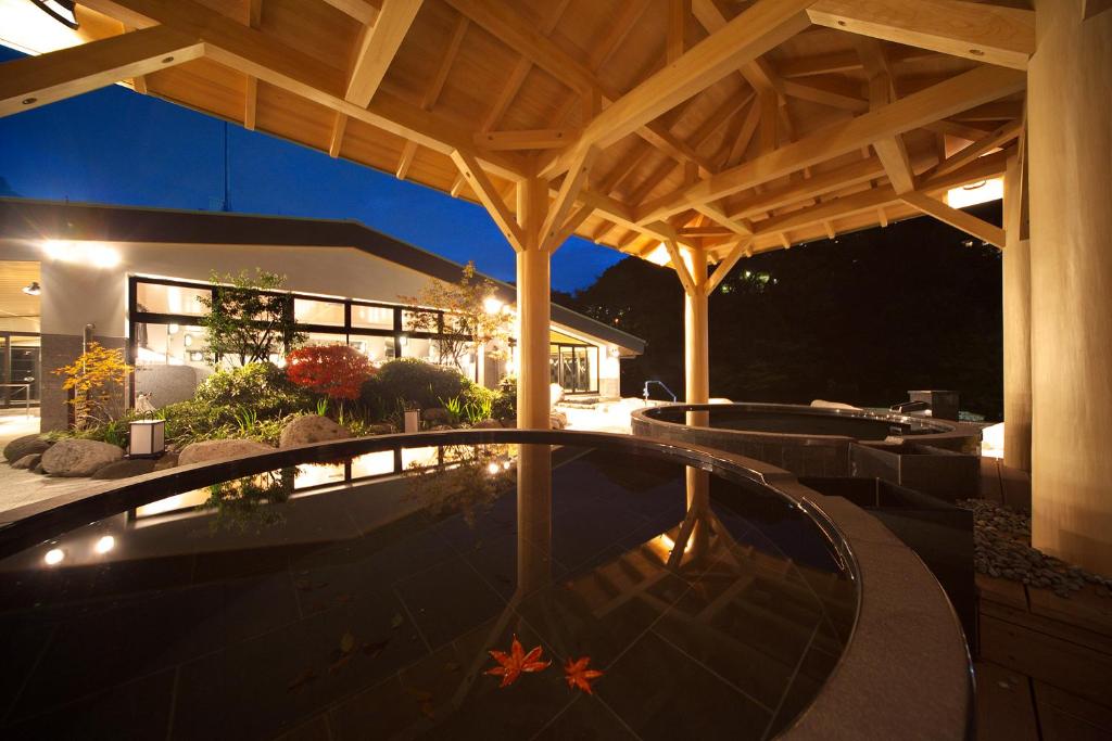 Tenseien onsen at night