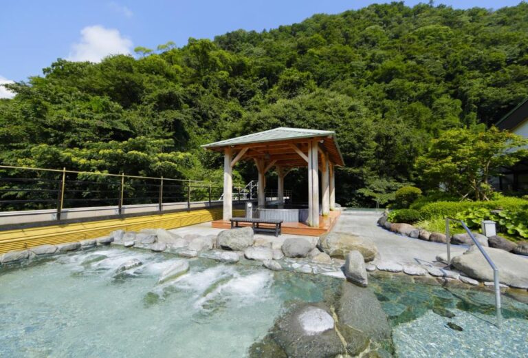 Tenseien relaxing hot spring baths