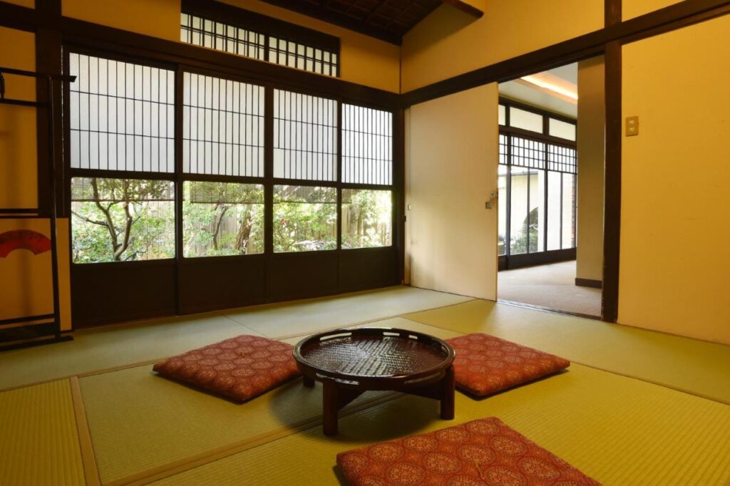 Yadoya Nishijinso tatami room gaden view