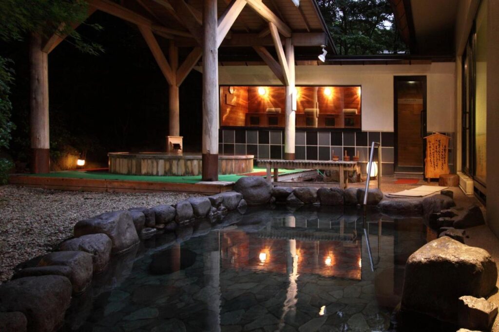 Yumoto Fujiya Hotel rockbed onsen