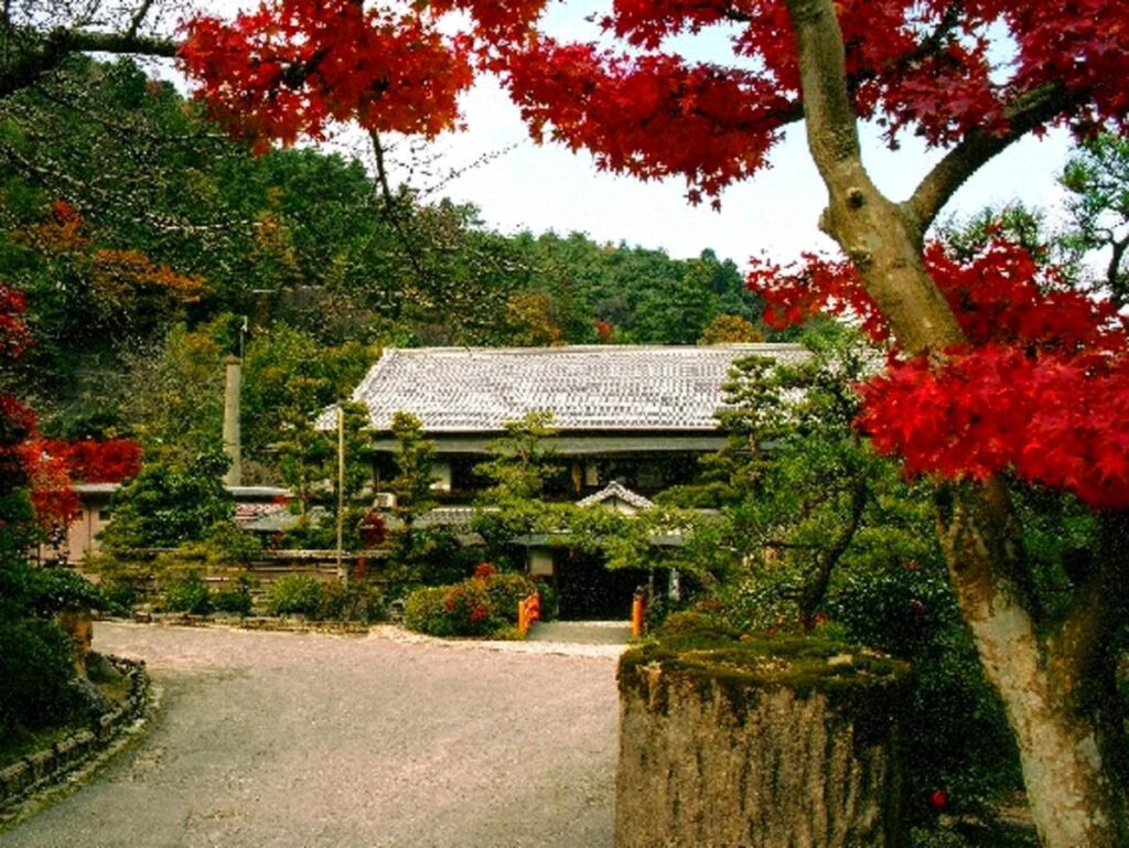 Nanten-en Inn ryokan entrance in autumn