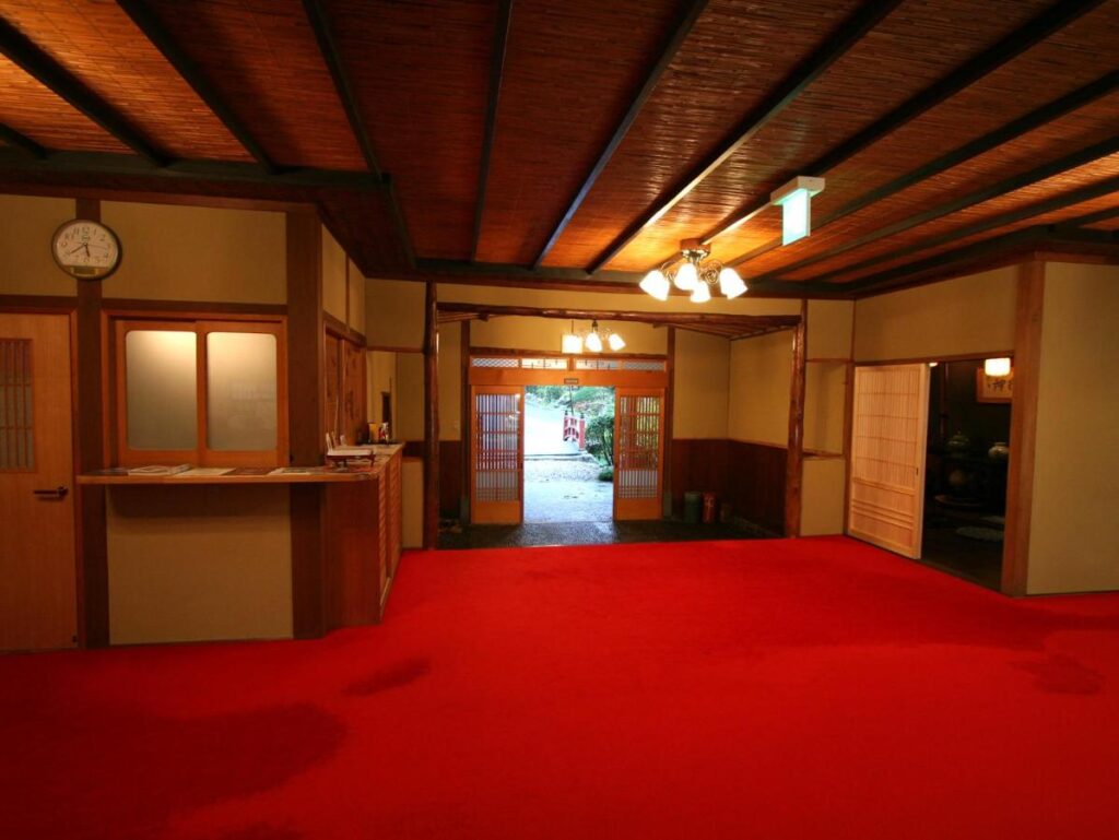 Nanten-en Inn ryokan red carpet lobby