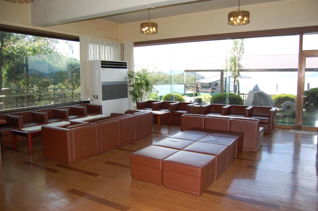 Ajikanko Hotel Uminoyadori Lounge Seating Area