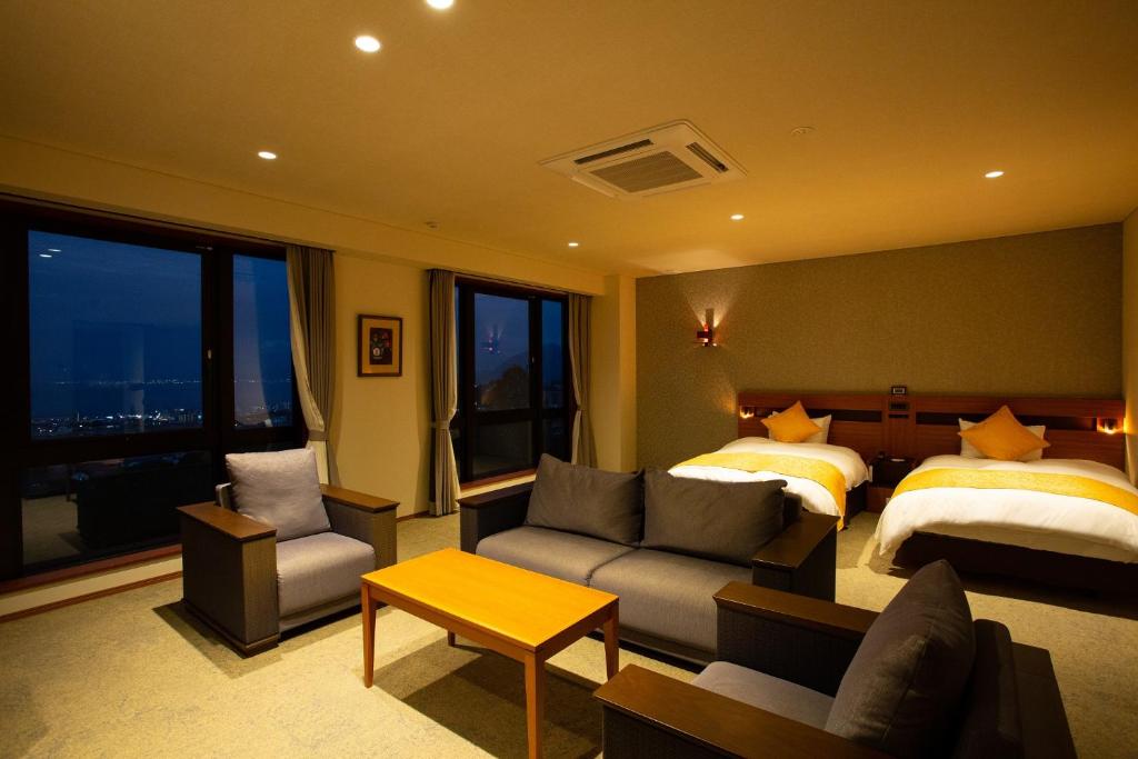 Akari No Yado Togetsu Room With Beds And Sofa