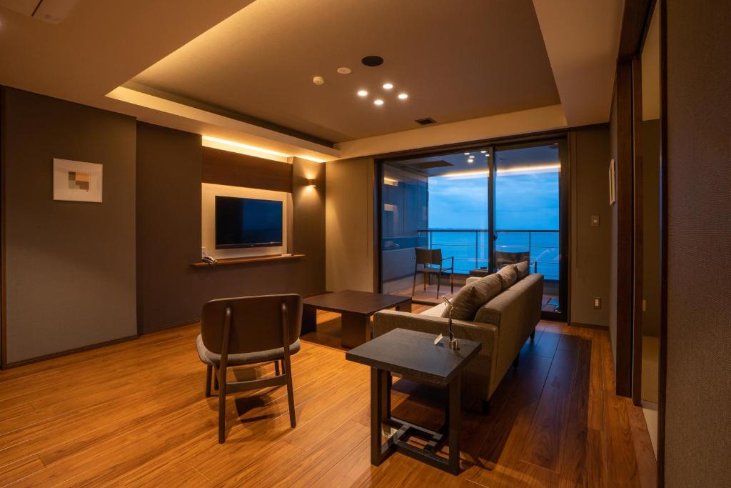Amane Resort Gahama Modern Living Room