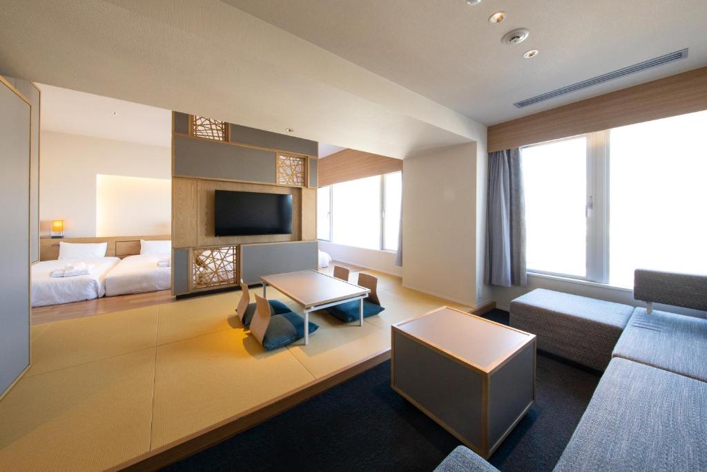 Amanek Beppu Yula Re Beppu Hotel Tatami Room Modern Living Area