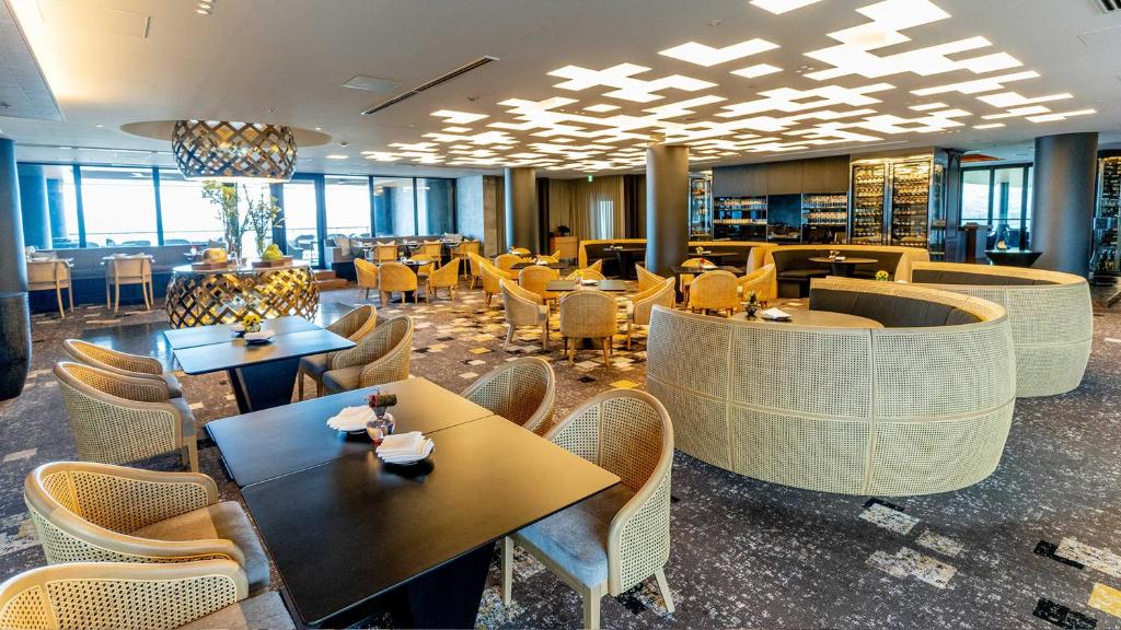 Ana Intercontinental Beppu Resort Spa Ihg Modern Dining Area