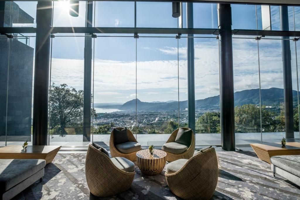 Ana Intercontinental Beppu Resort Spa Lounge With View
