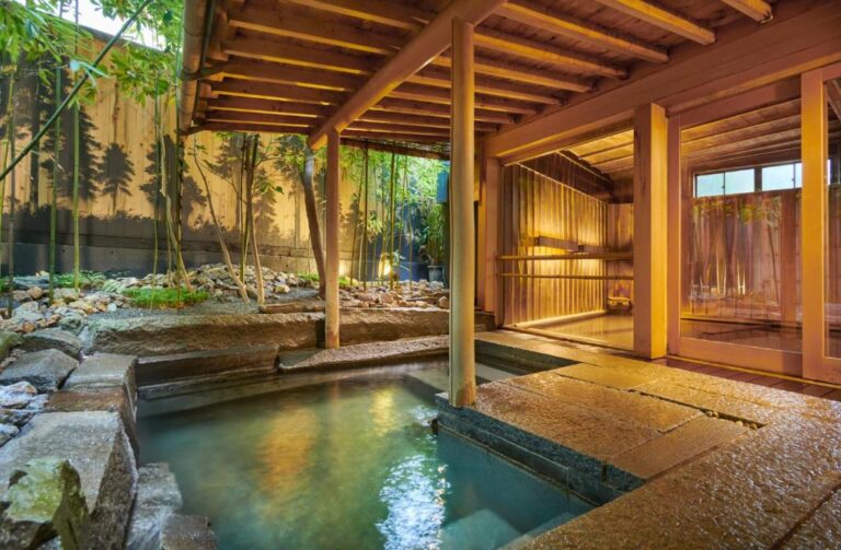 Arayatotoan Onsen Bath