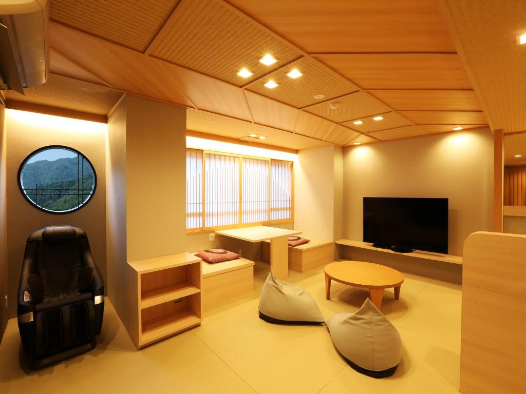 Arima Royal Hotel Modern Room