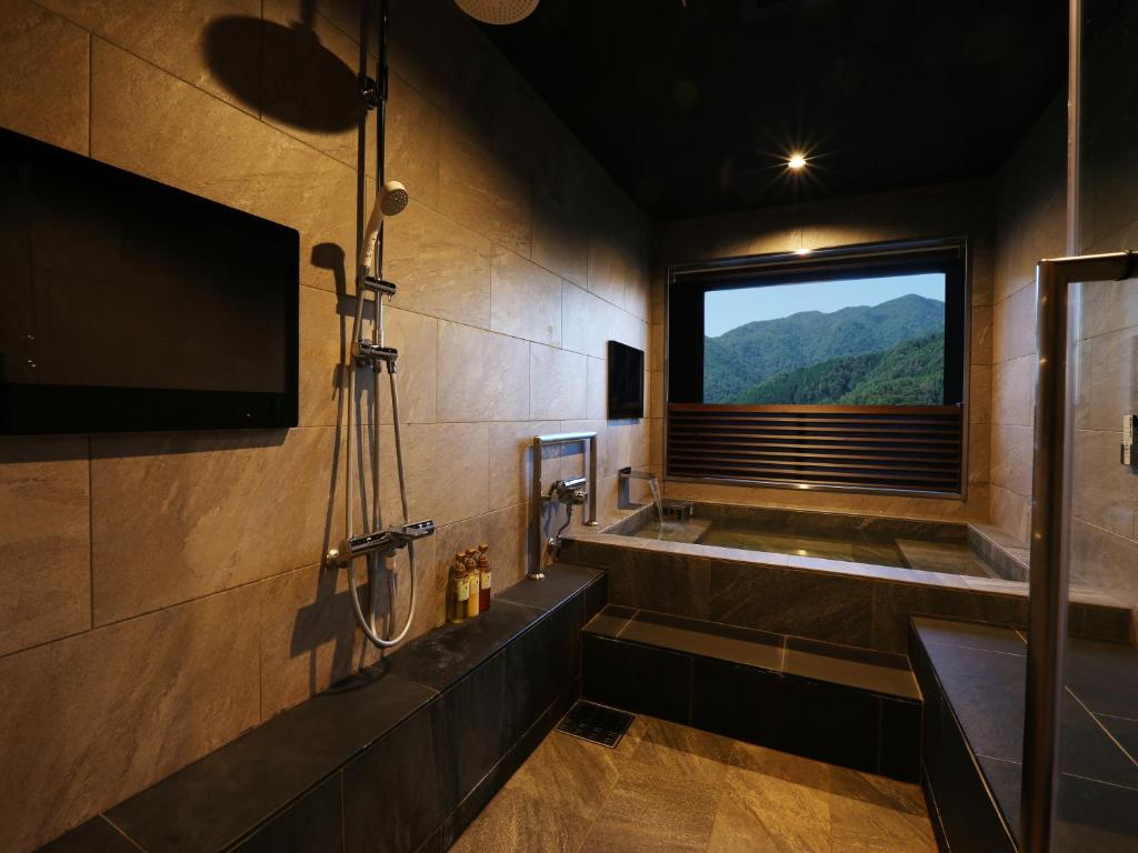 Arima Royal Hotel Onsen Bathroom