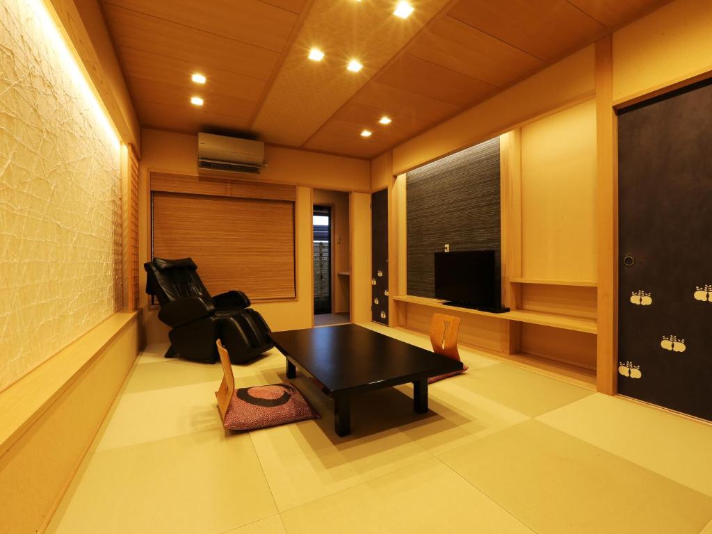Arima Royal Hotel Tatami Room Table Tv Chair Massage Chair