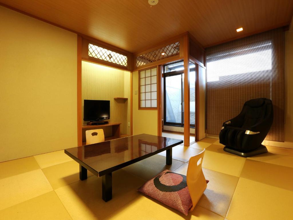 Arima Royal Hotel Tatami Room Tea Table Massage Chair