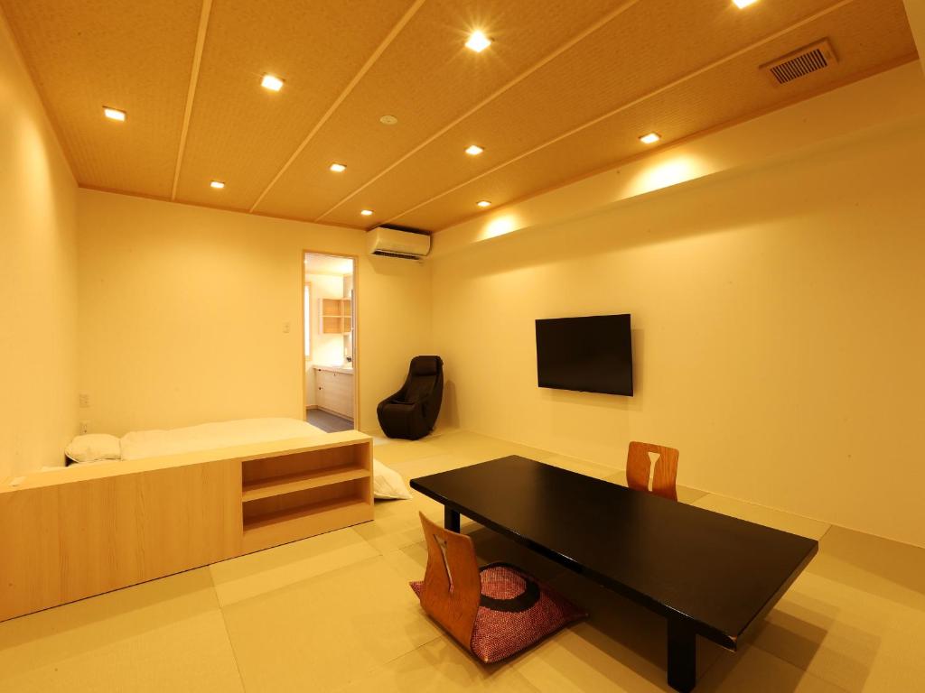 Arima Royal Hotel Tatami Room Tv