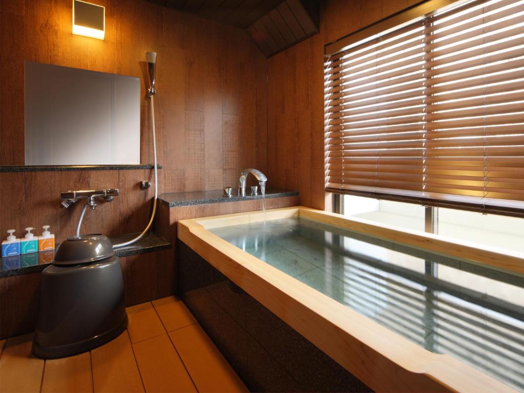 Asaya Hotel Onsen Bathroom
