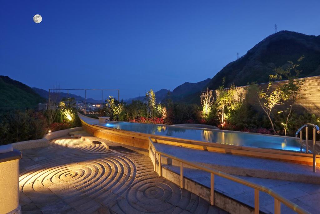 Asaya Hotel Outdoor Onsen Night